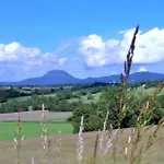 Hébergement de vacances Les Sources, Parc Des Volcans, Near Vulcania