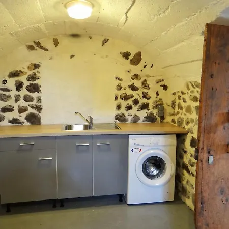 Les Sources, Parc Des Volcans, Near Vulcania Дом отдыха Saint-Pierre-Roche